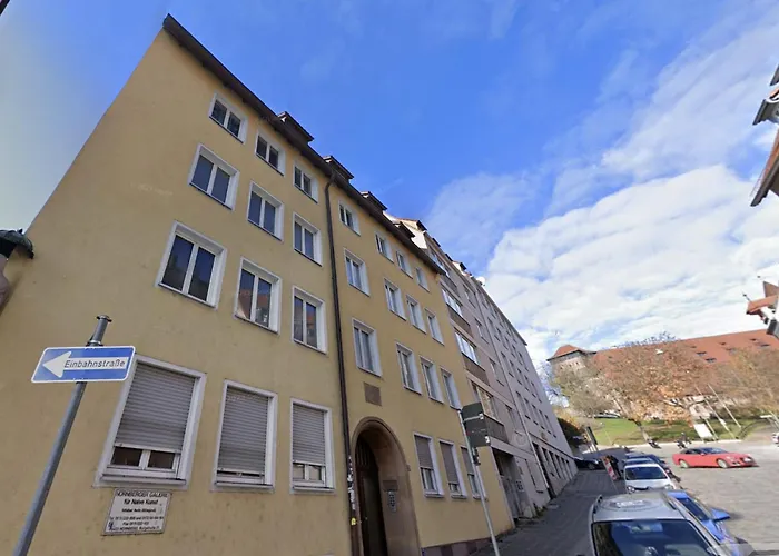 Loft Near The Castle, Private - Shared Spaces And Bathroom בית אירוח נירנברג