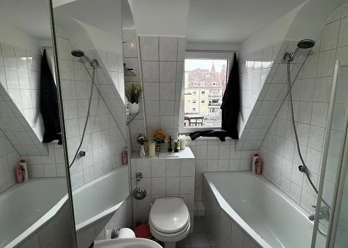 בית אירוח Loft Near The Castle, Private - Shared Spaces And Bathroom *