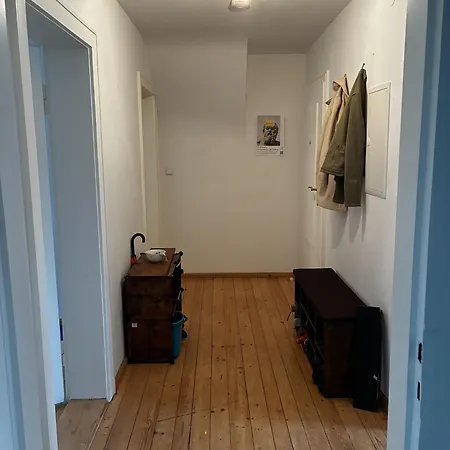 Δωμάτια σε οικογενειακή κατοικία Loft Near The Castle, Private - Shared Spaces And Bathroom