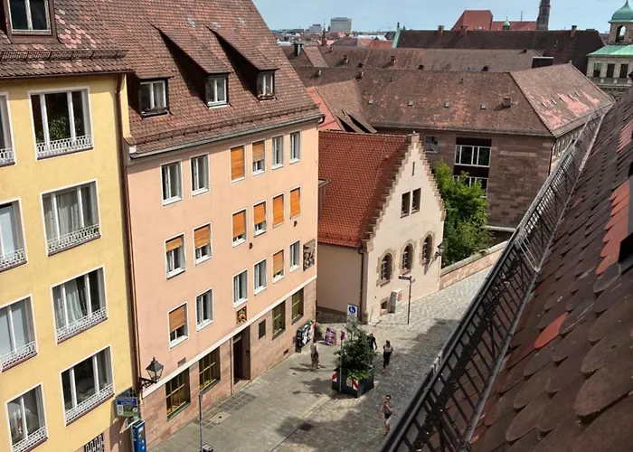 Kwatera prywatna Loft Near The Castle, Private - Shared Spaces And Bathroom *